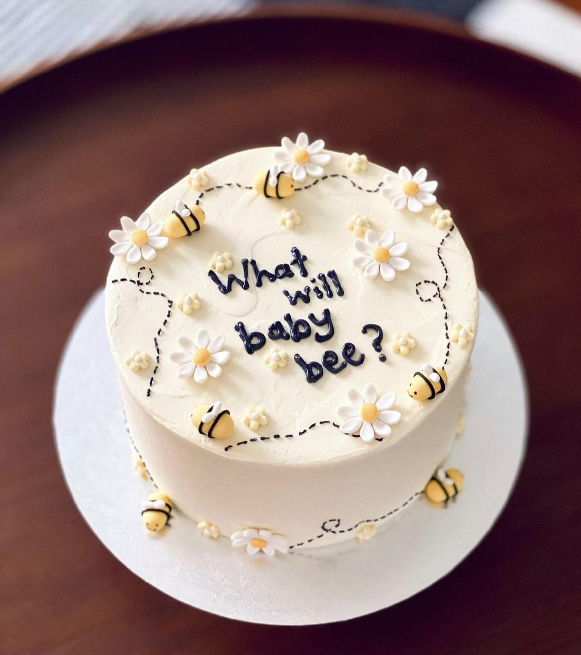 what will baby bee gender reveal cake