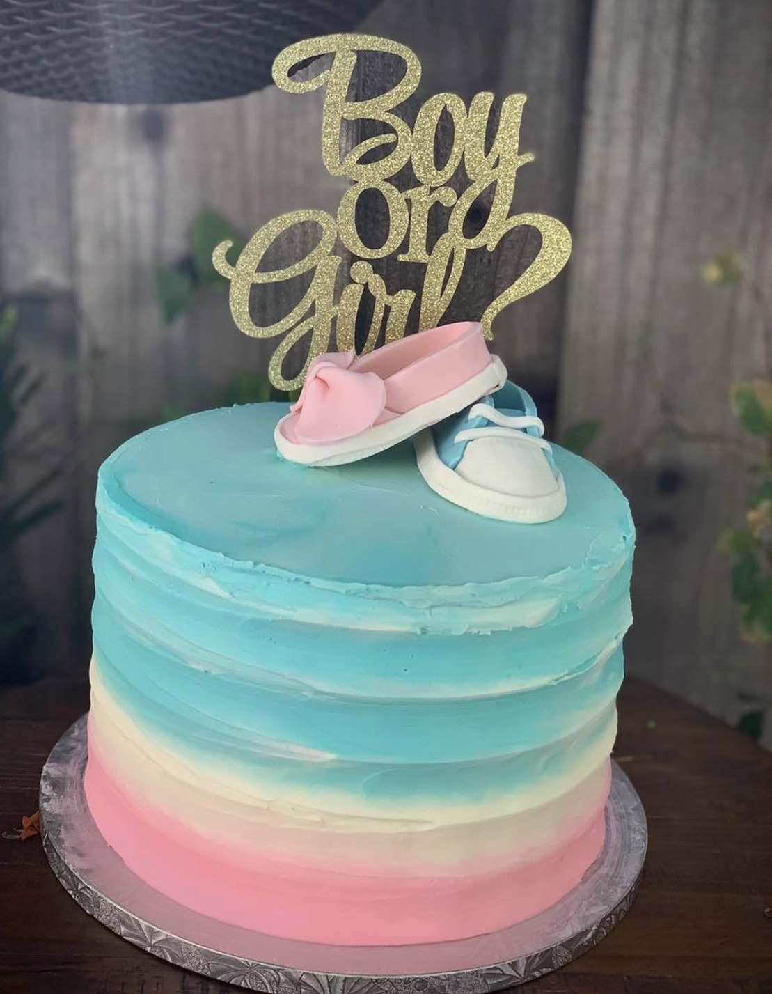 pastel cake for gender reveal party