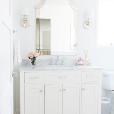 Simple Design Tips for All White Bathrooms