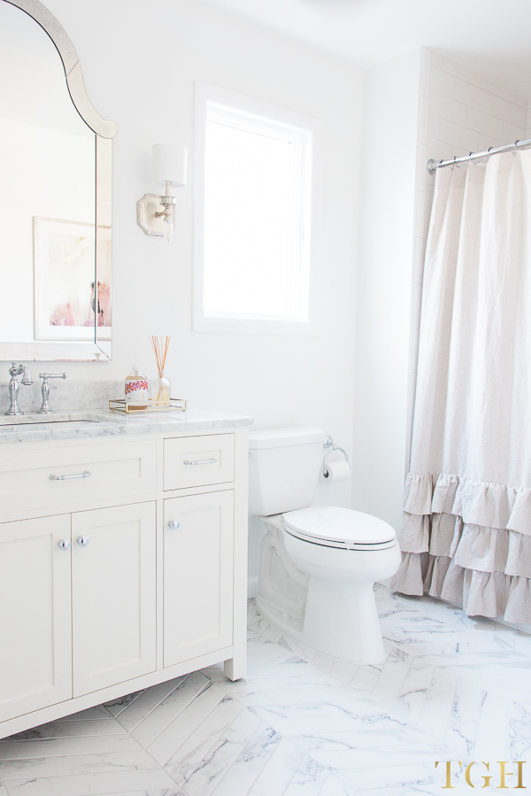 Simple Design Tips for All White Bathrooms - The Greenspring Home