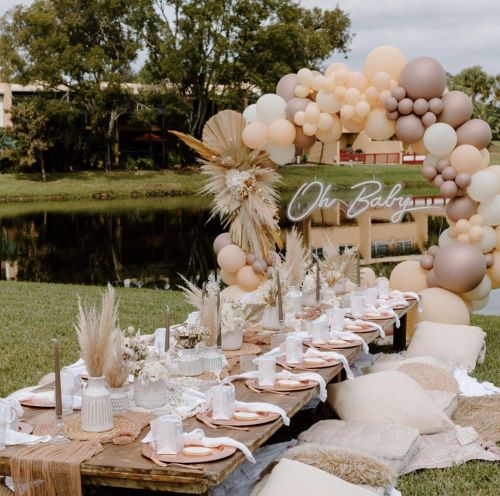 Diy baby shower table 2024 centerpieces